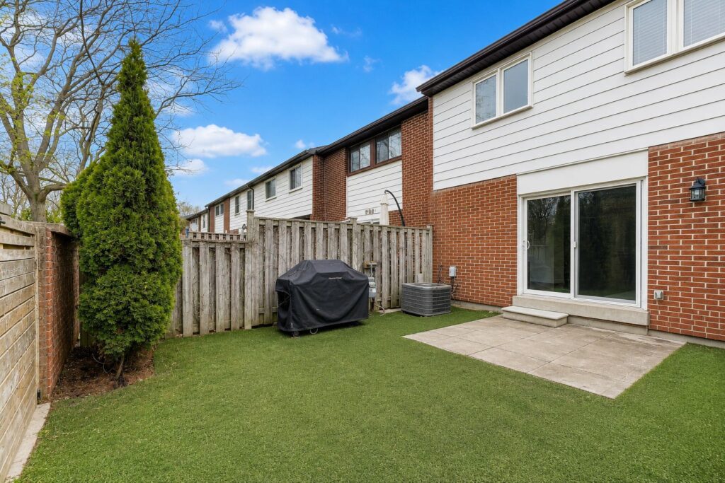 Private outdoor living space at 2108 Lakeshore Road West in Bronte Oakville