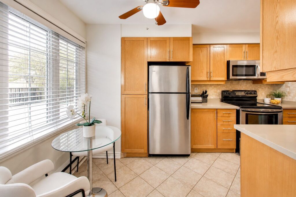 Updated kitchen in Oakville townhouse near Bronte waterfront